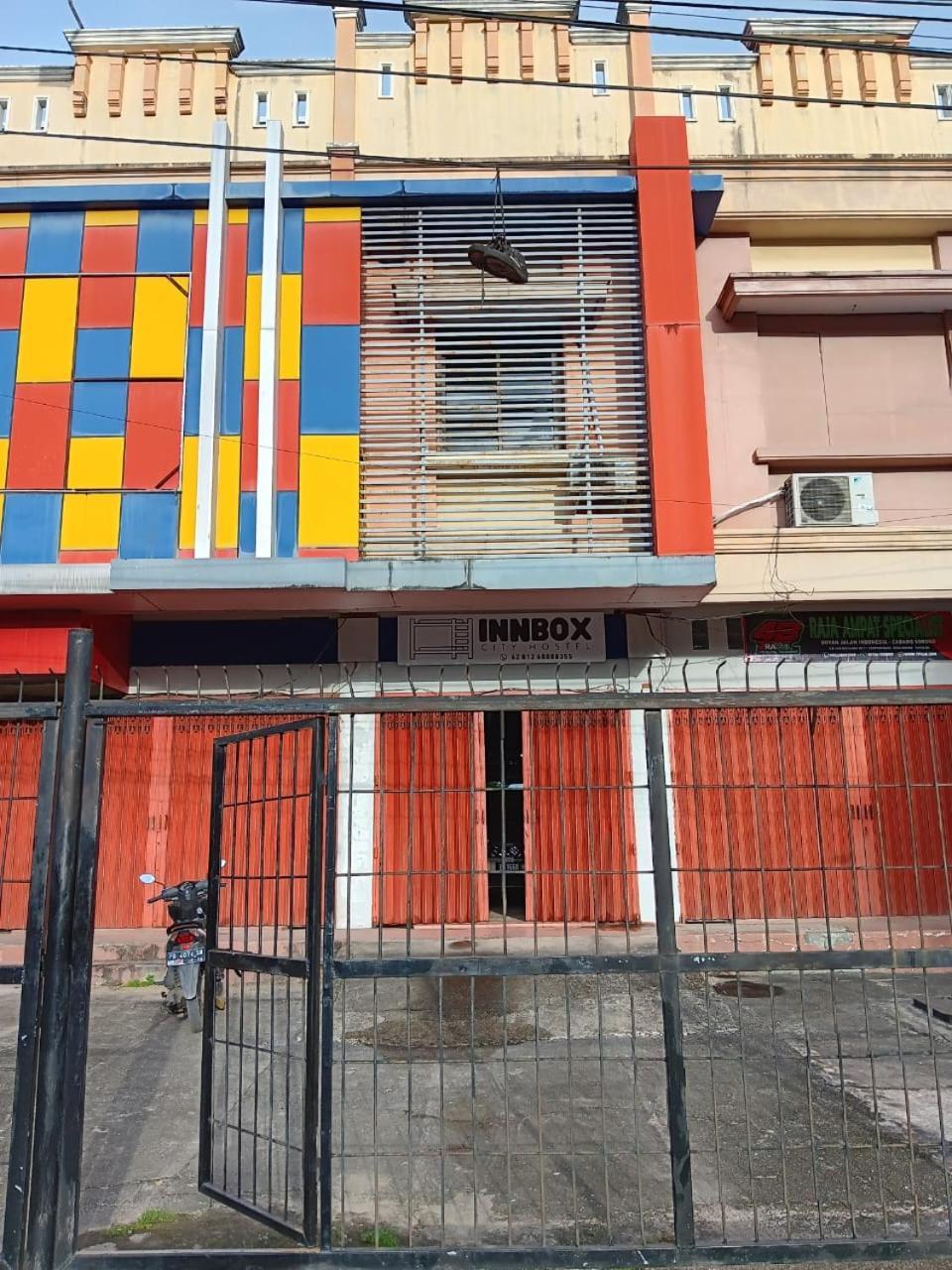 סורונג Innbox Hostel מראה חיצוני תמונה